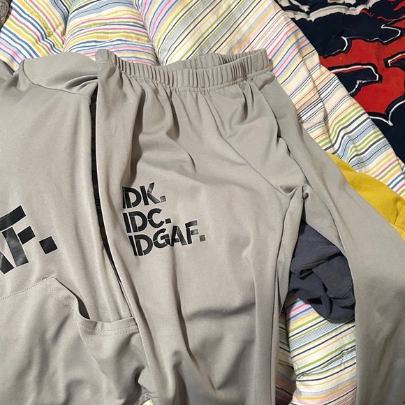 Source Unknown Gray Hoodie and Sweatpants Set - Picture 3 of 4